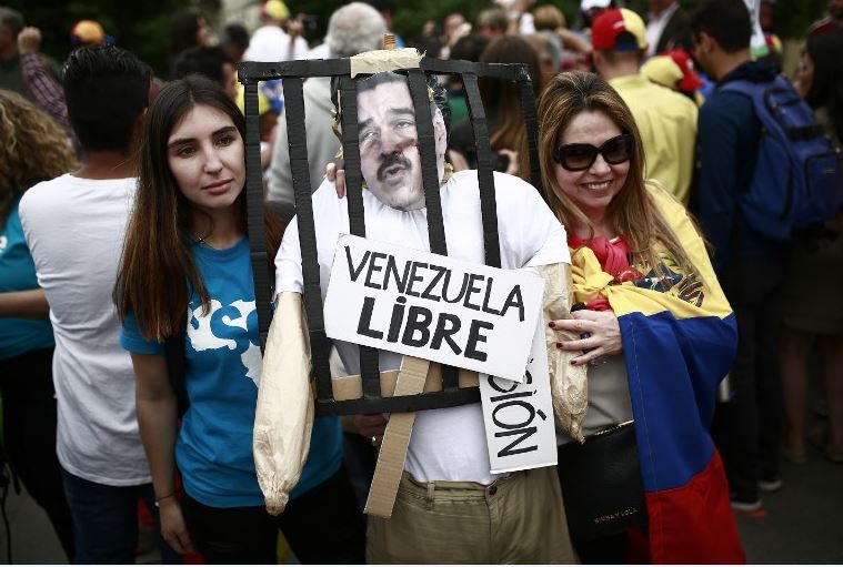 Venezolanos eligen presidente en una de las peores crisis de su historia
