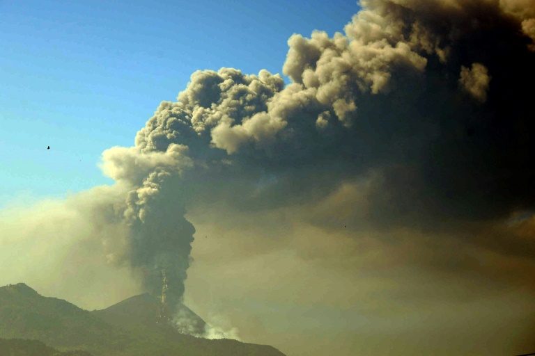 Tres volcanes activos mantienen en alerta a Guatemala