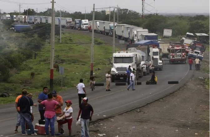 Transportistas que estaban atrapados en frontera Nica retornan a Panamá