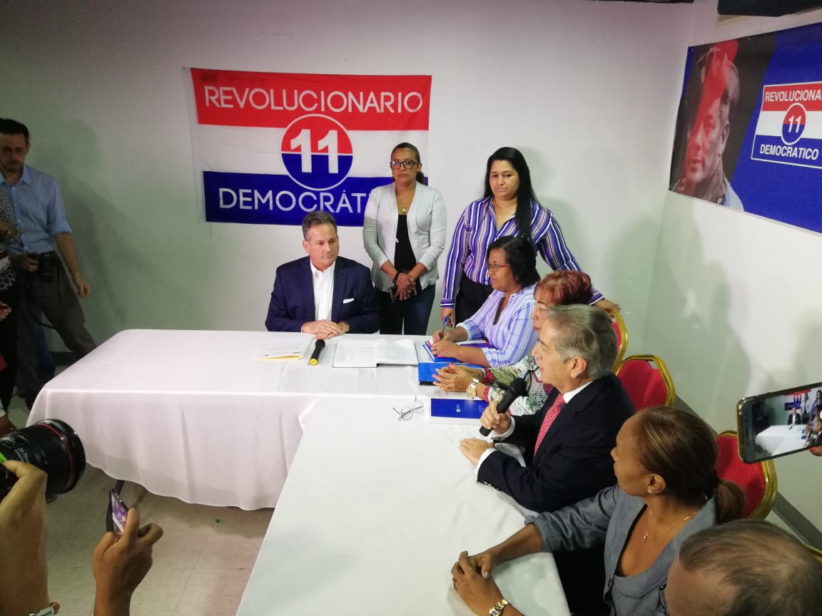 Juan Carlos Navarro presenta documentación para aspirar a la presidencia