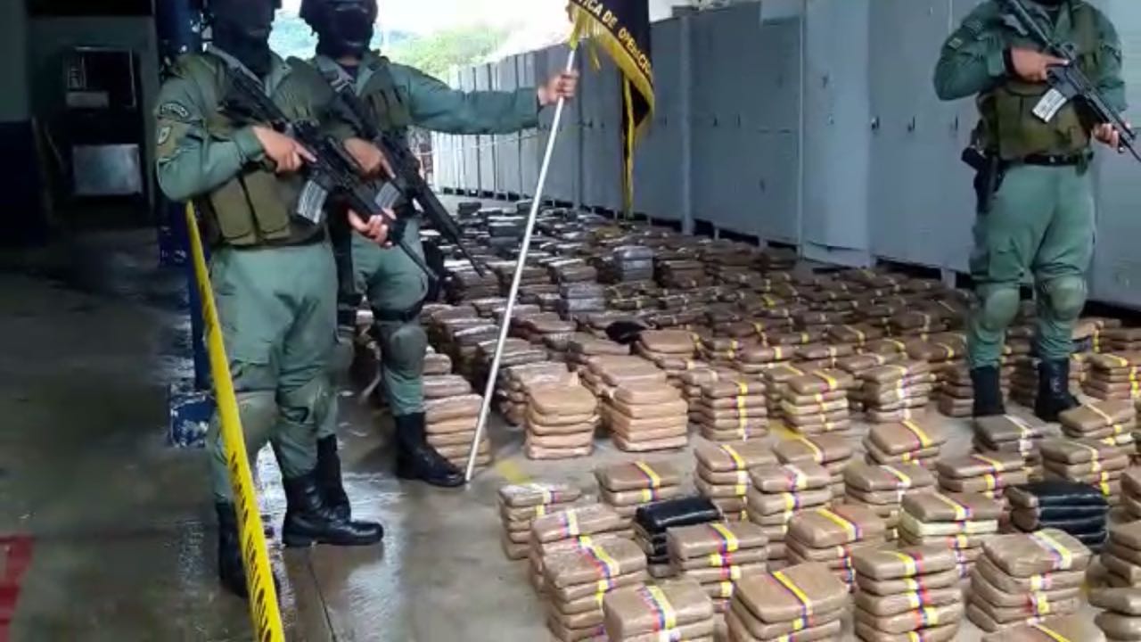 Decomisan 1,770 paquetes de droga en la Bahía de Panamá