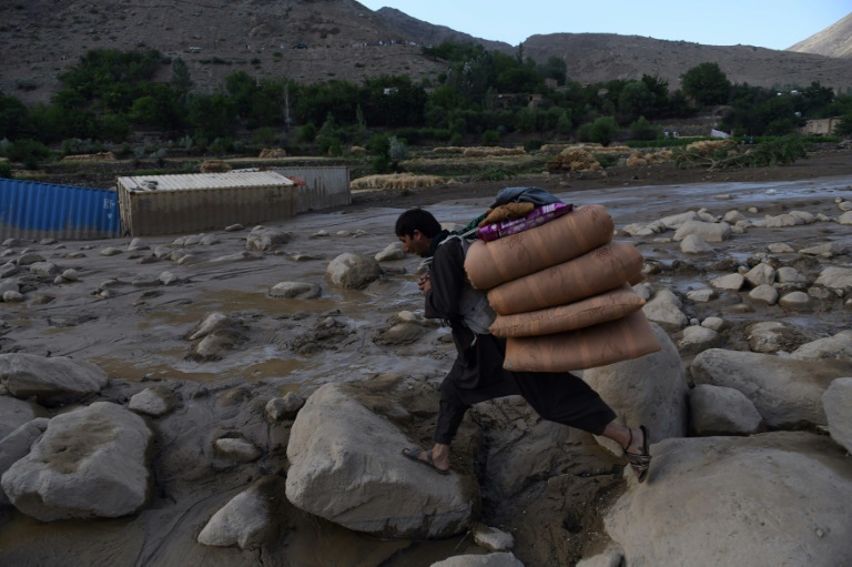 Al menos 10 muertos y cientos de casas destruidas por un deslave en Afganistán