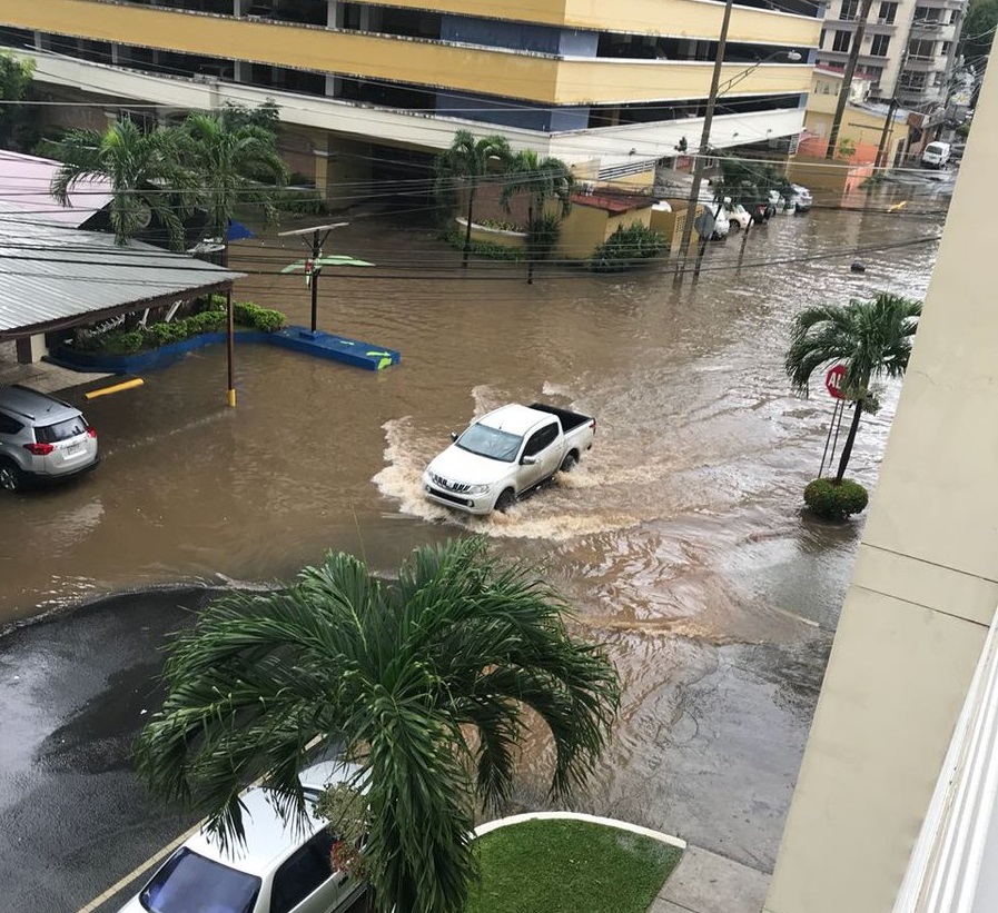 Fuertes lluvias provocan inundaciones en ciudad capital