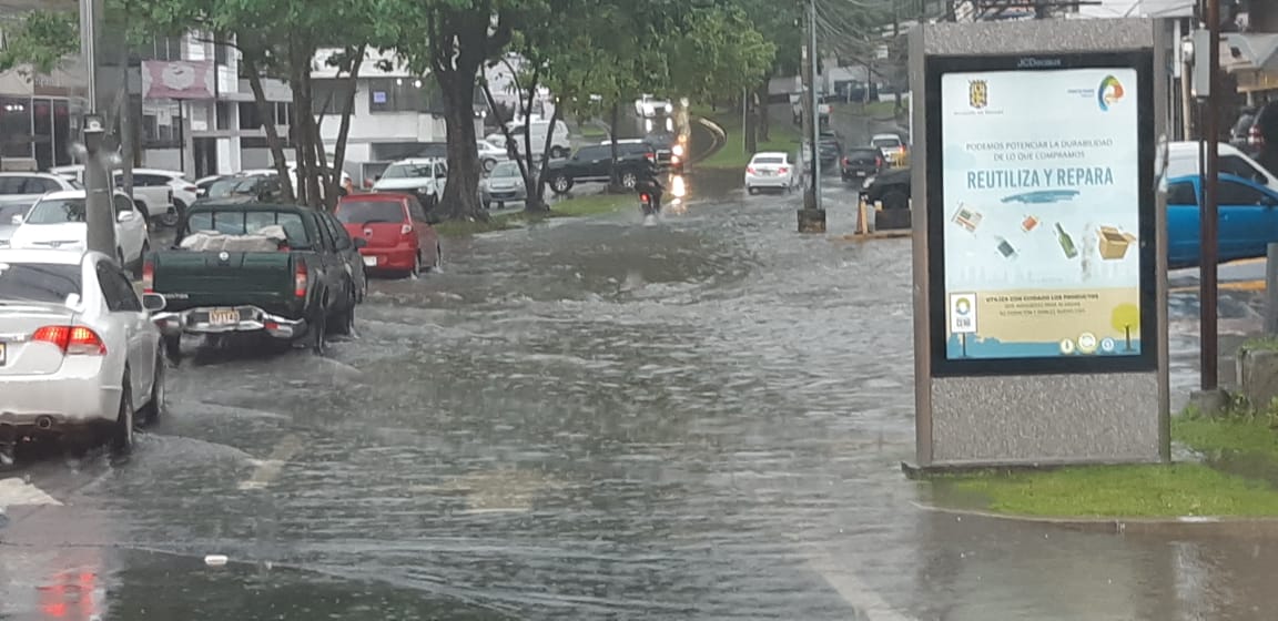 Fuertes lluvias provocan inundaciones en ciudad capital