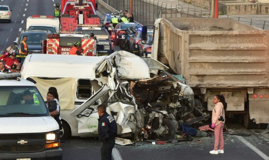 Accidente automovilístico deja 13 muertos en el centro de México