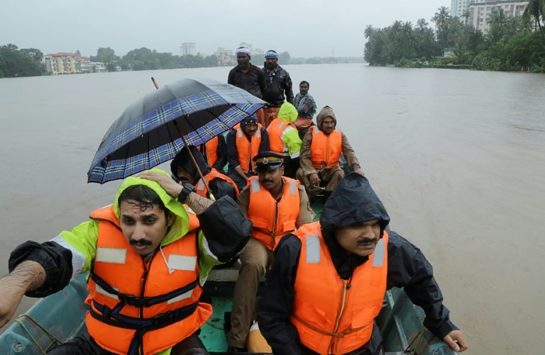Al menos 106 muertos según el nuevo balance de las inundaciones en India