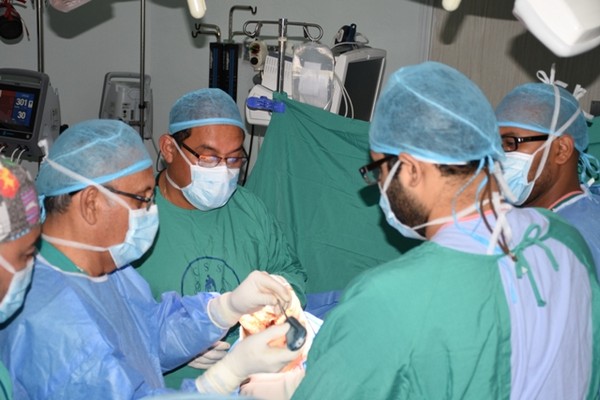 Realizan por primera vez en Chiriquí cirugía de prótesis de rodilla de corte personalizado