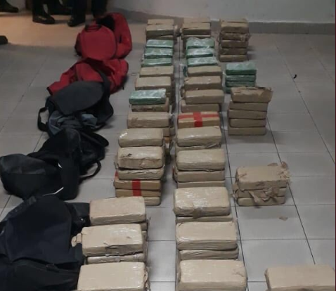 Se incautan 169 paquetes de presunta droga dentro de ambulancia en Colón
