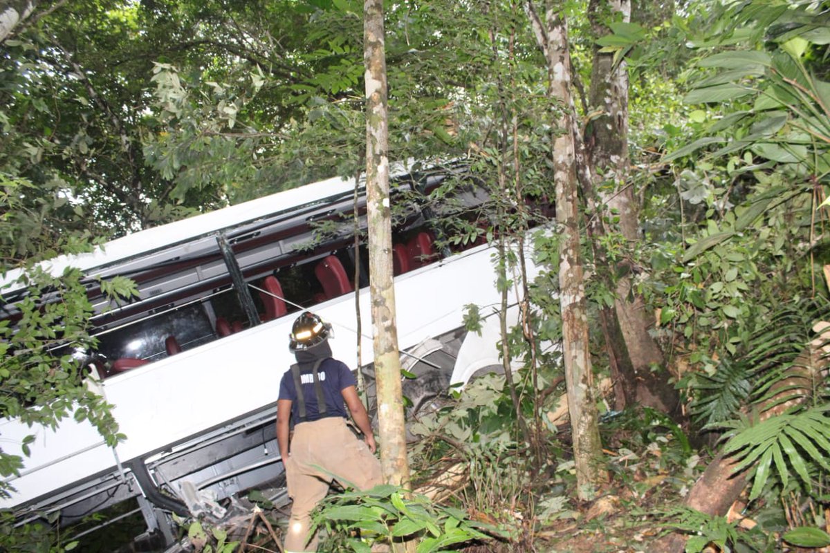 Más de 20 heridos en Coclé tras volcarse un autobús de la Policía Nacional