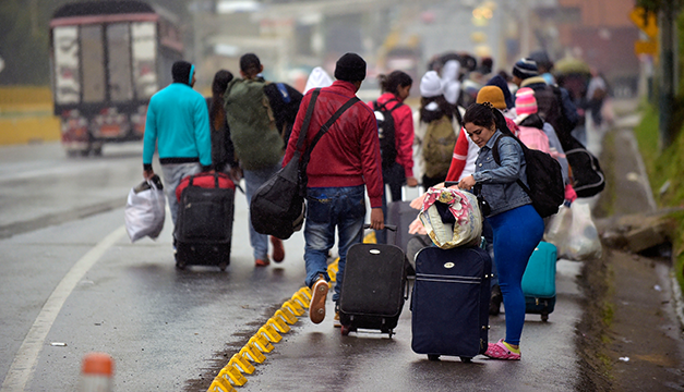 Acnur pide apoyar regularización de millones de migrantes venezolanos en América Latina