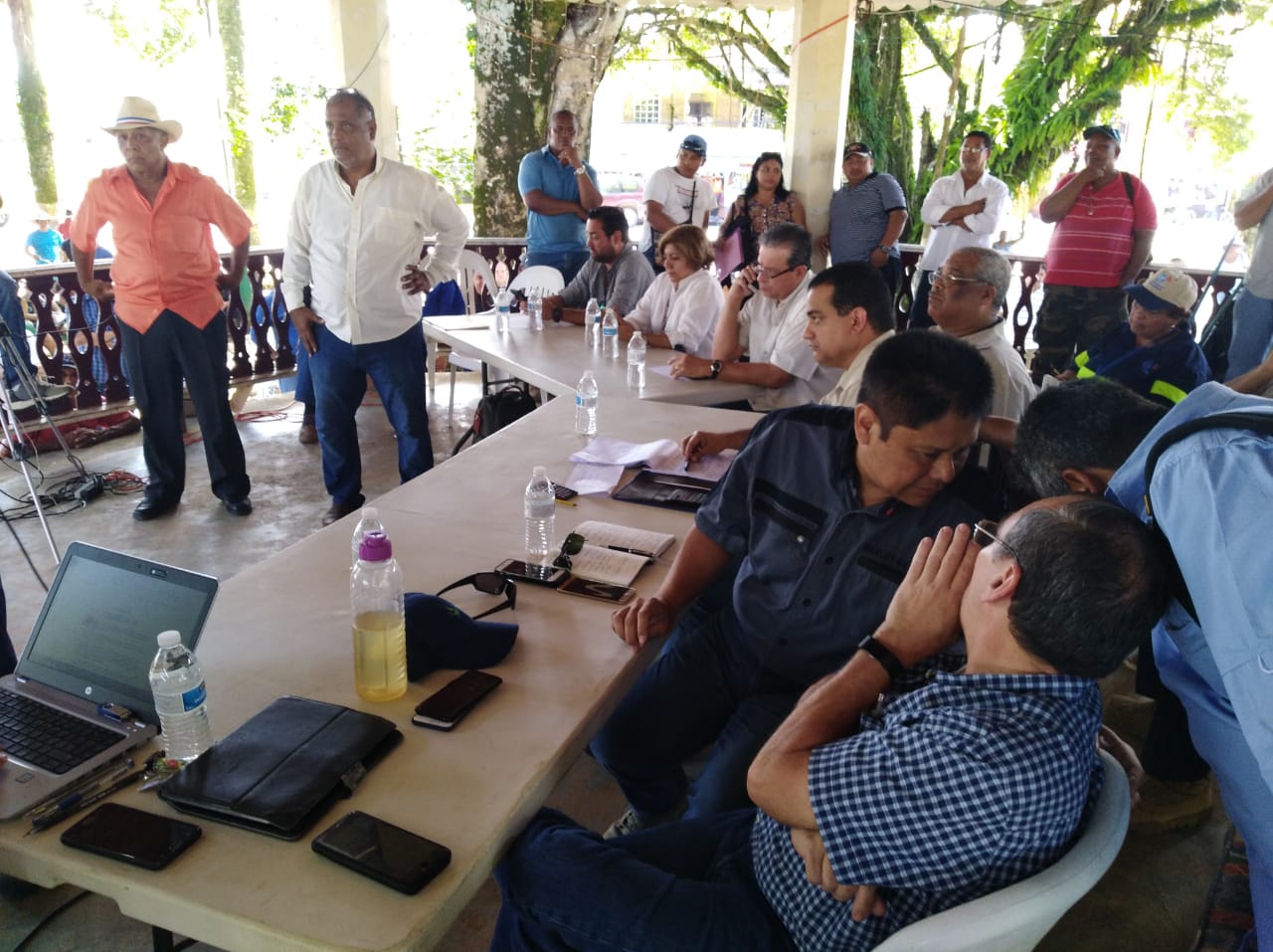 Representantes del gobierno se reúnen con dirigentes Bocatoreños tras protestas