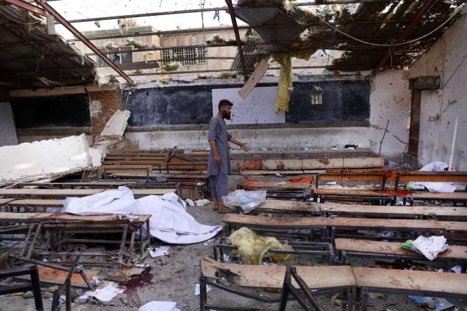 Al menos 37 muertos en ataque suicida contra colegio en Afganistán