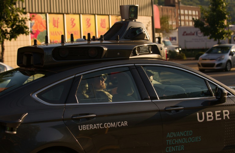 Toyota se alía con Uber en el negocio de vehículos sin chofer, según medios