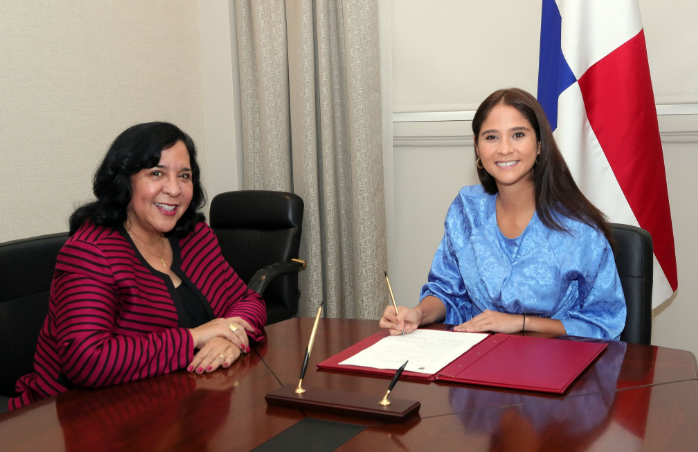 Paredes de Vásquez toma posesión como embajadora de Panamá en Chile