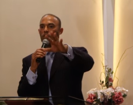 Se viraliza video de Mariano Rivera predicando en New York