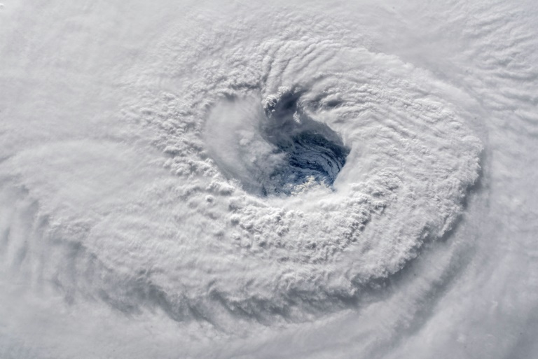 El huracán Florence comienza a azotar la costa este de EEUU