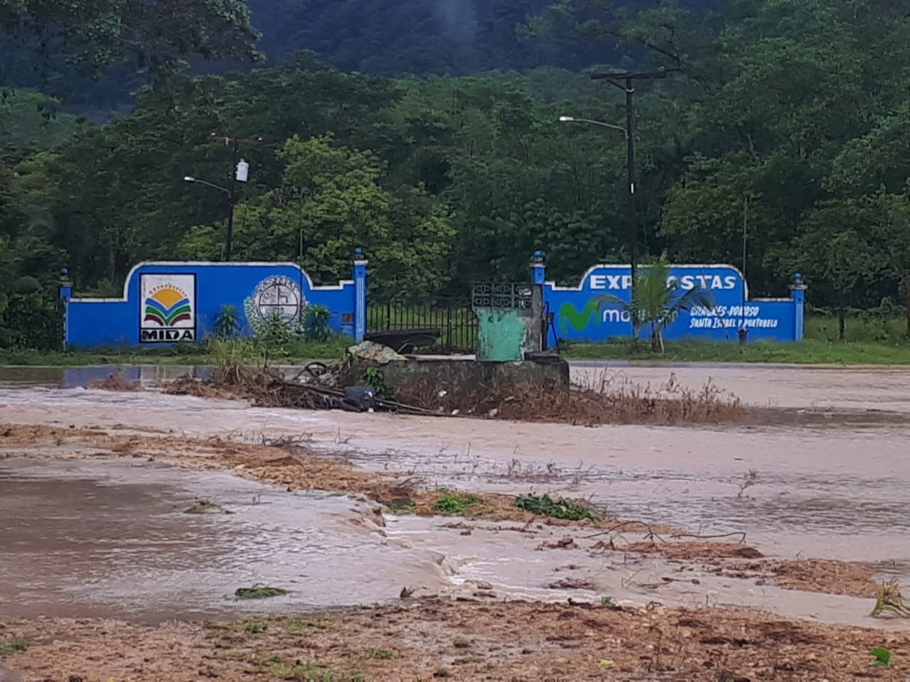 Fuertes lluvias provocan inundaciones en Nuevo Tonosí provincia de Colón