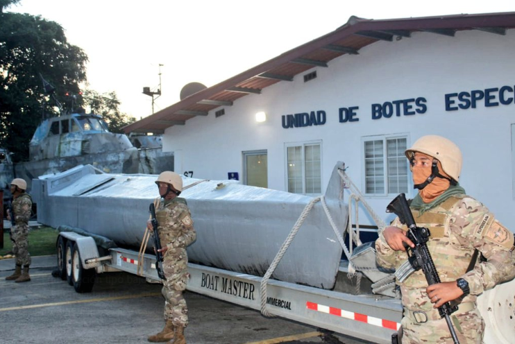 Servicio Aeronaval captura semisubmarino empleado para transportar droga