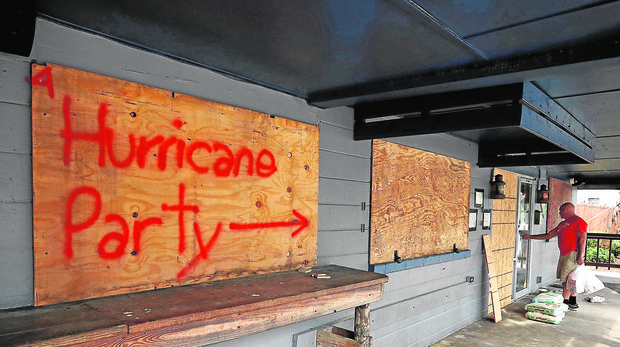 Florence avanza como huracán extremadamente peligroso