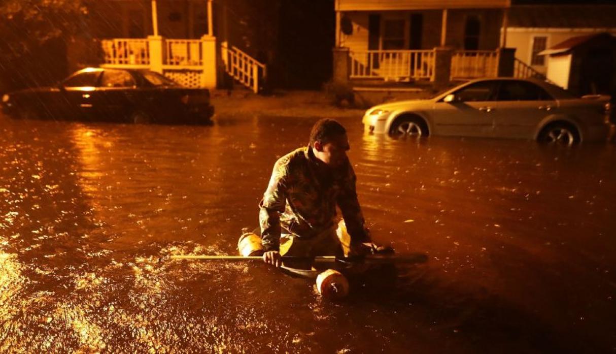 Huracán Florence golpea Estados Unidos con inundaciones y vientos