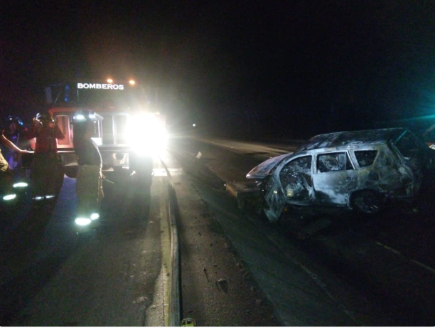 Natá: Dos muertos y un herido tras incendio en un auto