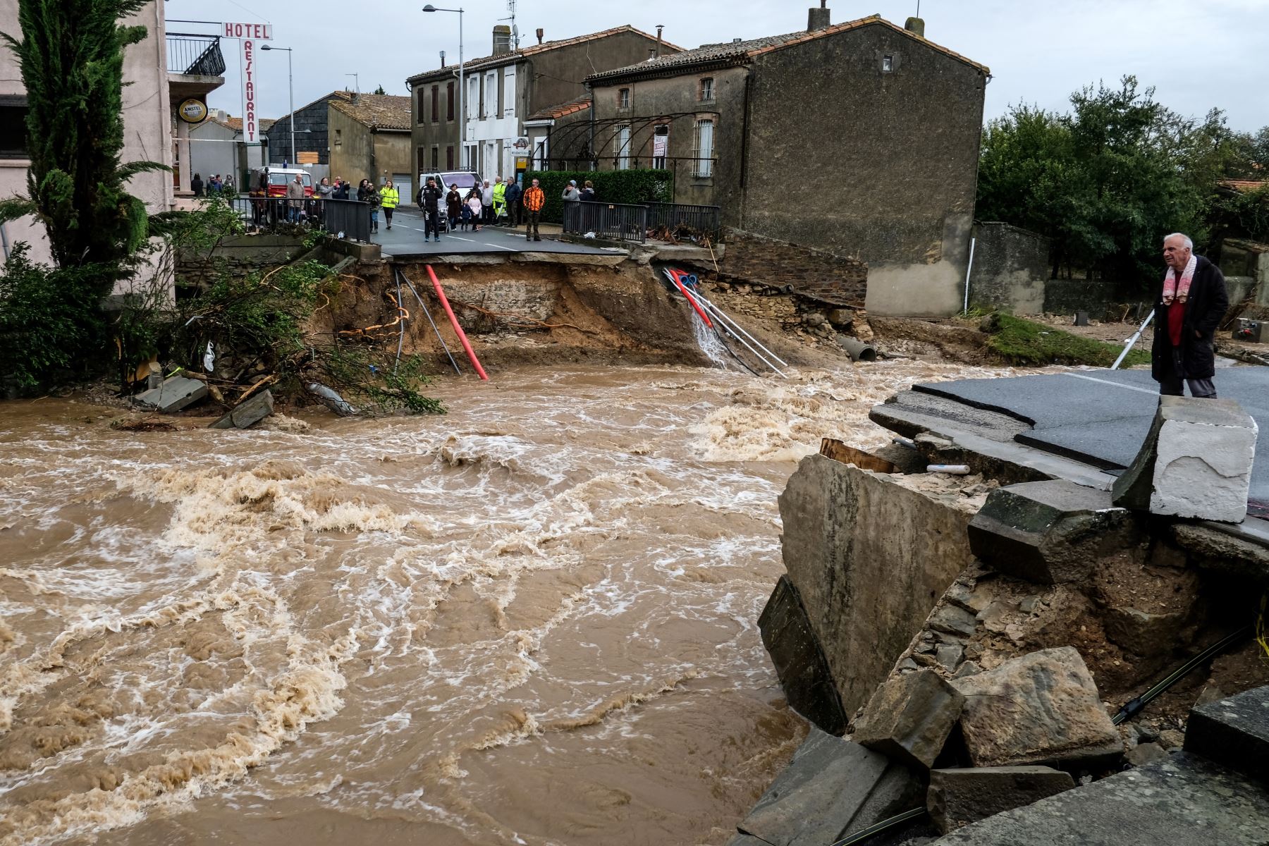 Al menos doce muertos y un desaparecido por inundaciones en el sur de Francia
