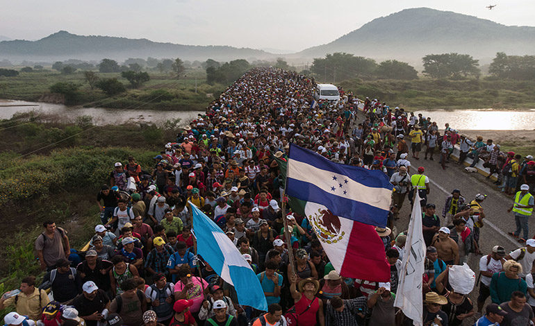Caravana migrante enfila a Ciudad México en su sueño de llegar a EEUU
