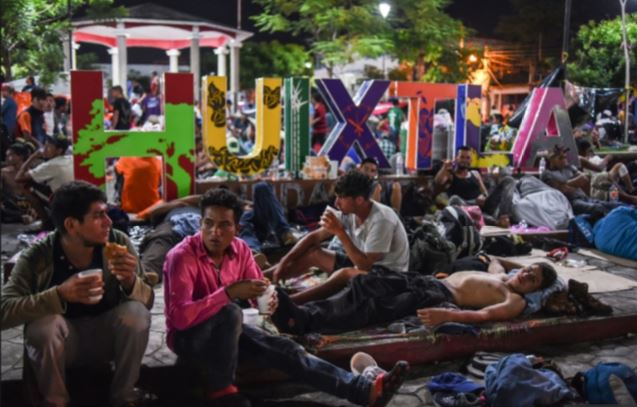 Caravana de migrantes hondureños recobra fuerzas en México en su ruta hacia EEUU