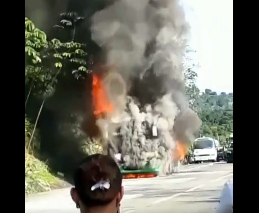 Bus de Panamá-Colón se incendia en el Corredor Norte, se reportan 5 lesionados