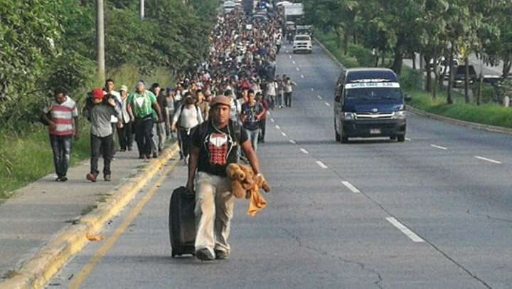 Trump advierte al presidente de Honduras que frene caravana de migrantes hacia EEUU