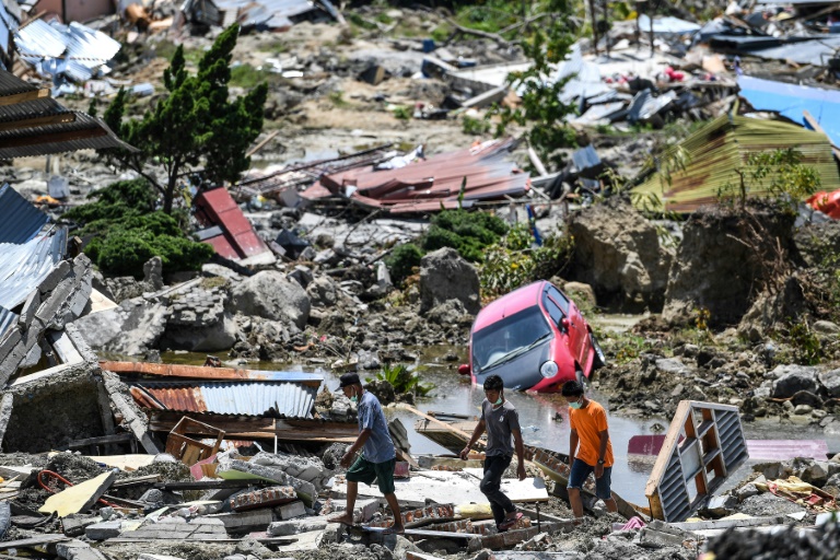 El balance del terremoto y el tsunami en Indonesia sube a más de 1.200 muertos
