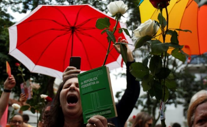 Contra la corrupción” o “contra el odio” : así votan en Brasil