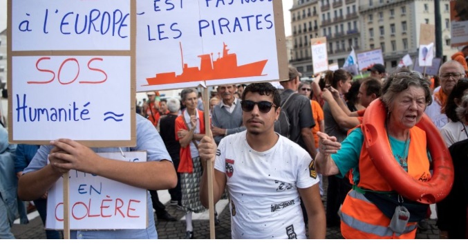 Miles de personas protestan en Francia, en solidaridad con el “Aquarius”