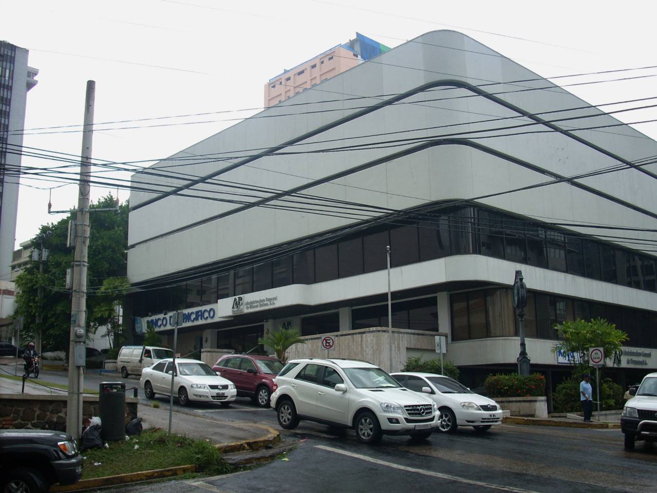 Banco del Pacífico vendió su filial en Panamá