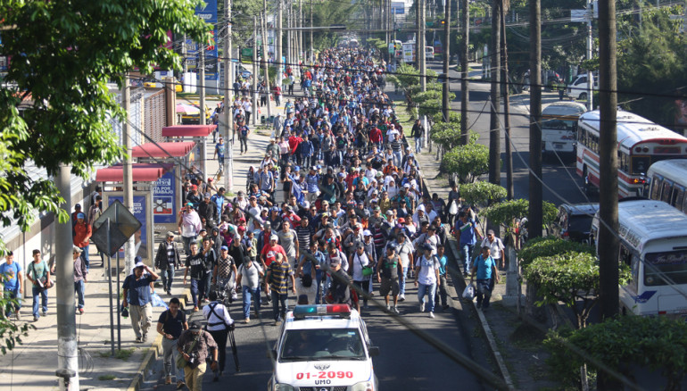 Cifran en más de 1.700 los salvadoreños que partieron en caravanas hacia EEUU