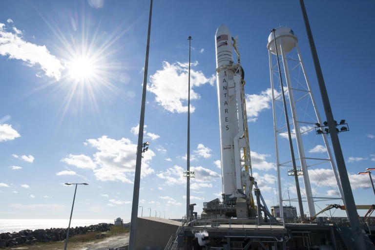 SpaceX logra su primera misión comercial con un cohete Falcon Heavy