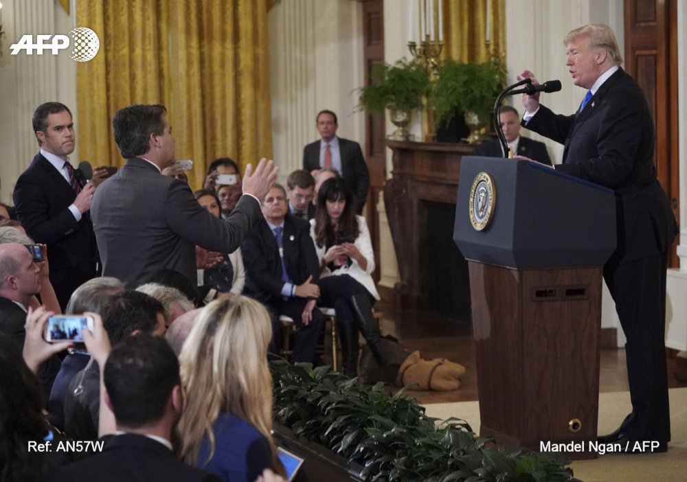 La Casa Blanca retira credencial a periodista de CNN