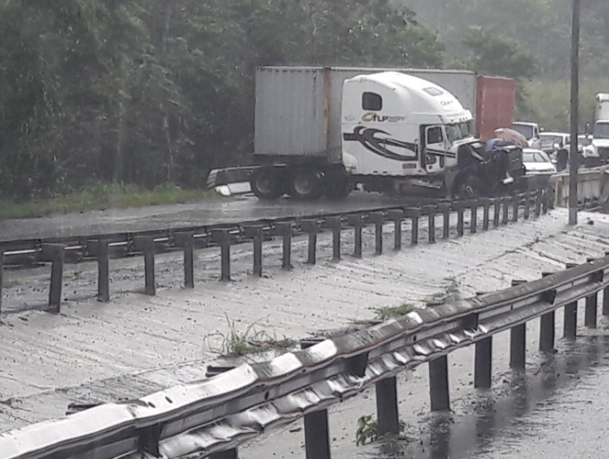Accidente en Vía Centenario bloquea tráfico vehicular