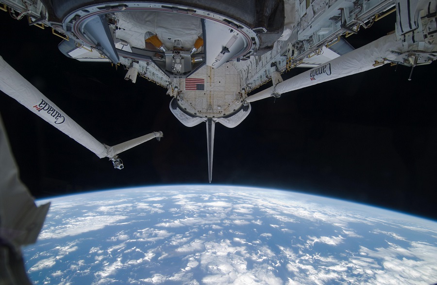 Cosmonautas iniciaron exploración de la fisura hallada en la ISS