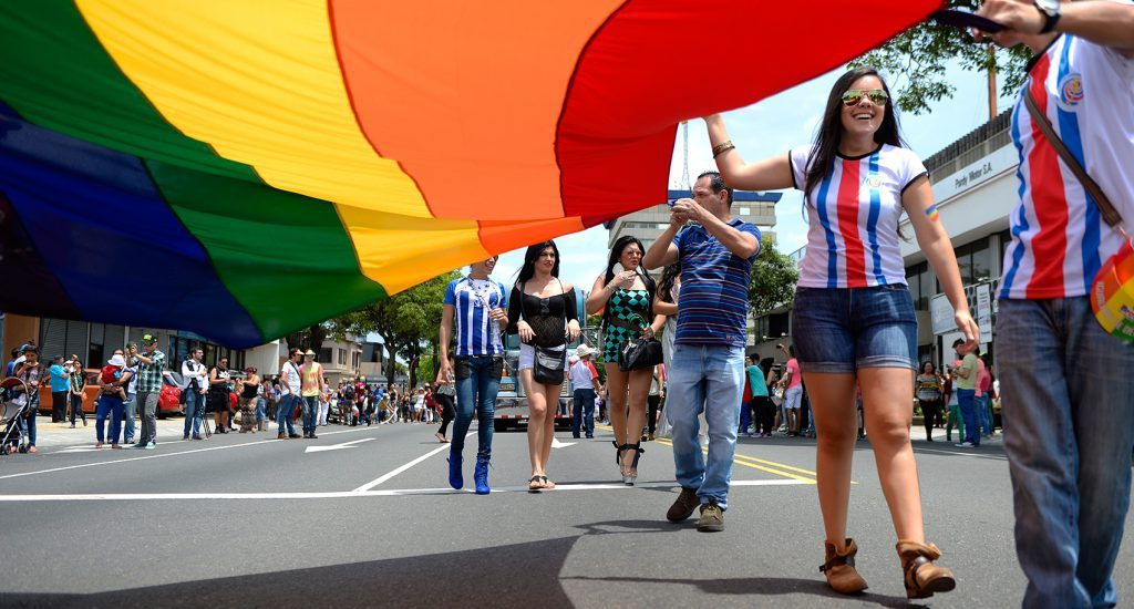 Costa Rica promulga decretos para igualdad de población sexualmente diversa