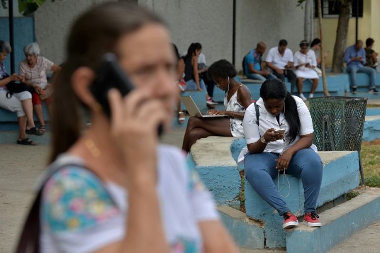Comenzó servicio de internet móvil en Cuba