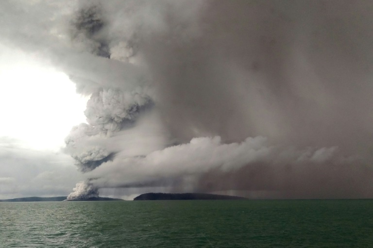 Indonesia eleva el nivel de alerta por el volcán causante del tsunami