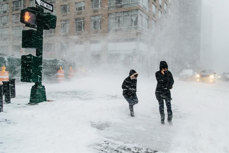 Tormentas de invierno azotan grandes franjas de EEUU y dejan al menos 6 muertos