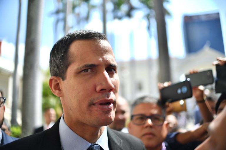 Fiscal pide prohibir a Guaidó salir de Venezuela y congelar sus cuentas