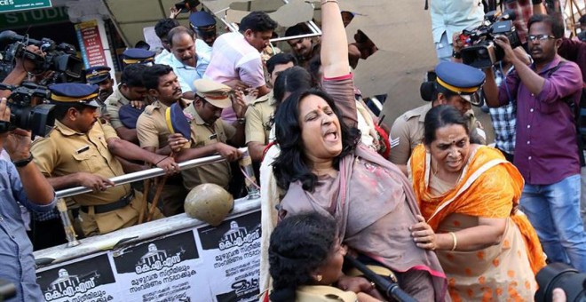 Continúa violencia en el sur de India por ingreso de mujeres a un templo