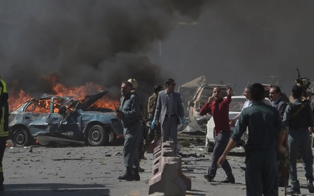 Al menos 4 muertos y 90 heridos por explosión de coche bomba en Kabul
