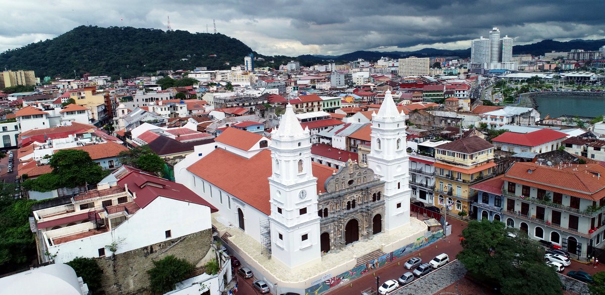 El papa consagra la restaurada Basílica Santa María la Antigua de Panamá