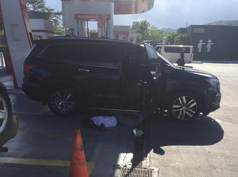 Balacera deja un muerto en estación de combustible en Autopista Panamá-Colón
