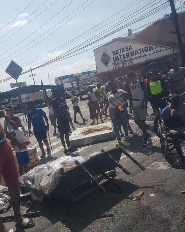 Moradores de Curundú cierran vías, exigen pago de subsidios al Miviot