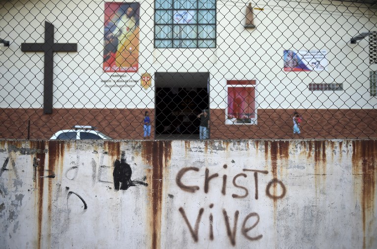 Evangélicos cercan a la iglesia del papa en icónico barrio de El Chorrillo